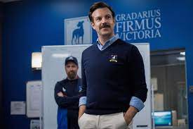 It's ted's first day of coaching, and fans aren't happy. Ted Lasso Das Erwartet Jason Sudeikis Und Den Afc Richmond In Staffel 2 Der Comedy Serie Gq Germany