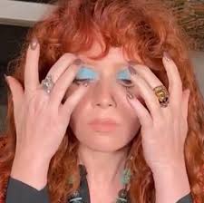 natasha lyonne's hands (@nlyonnehands)