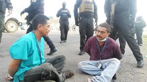 Empleados del Hospital Escuela capturados mientras transportaban droga  (marihuana), en una ambulancia. Fueron puestos a la orden de las  autoridades correspondientes.