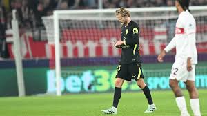 📸 After shocking foul on Stiller: VfB now a man up against Atletico