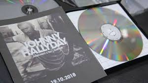 L'ultime album du regretté johnny hallyday, mort en décembre dernier, va sortir dans les bacs le 19 octobre 2018. Johnny Hallyday La Derniere Chanson Enregistree En Studio Ecrite Par Un Fan