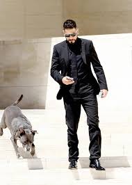 Marlon and lisa grennan from new hampshire say their monster pet 'the hulk' is 100 per cent trusted with their son, jordan, despite the breed's fierce reputation. Heartwarming Photos Of The Walking Dead Star With His 3 Rescue Pit Bulls Will Melt Your Heart Bored Panda