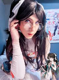 Cosplaying with glasses: wear, match, or remove?