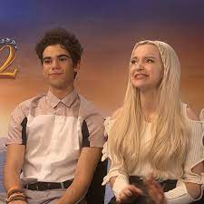 #descendants #descendants 3 #dove cameron #sofia carson #cameron boyce #booboo stewart #thomas doherty #china anne mcclain #sarah jeffery #dylan playfair #mitchell hope #jedidiah goodacre #anna cathcart #jadah marie #brenna d'amico #jamal sims #kenny ortega #zachary gibson. Datei Dove Cameron And Cameron Boyce Talking About Descendants 2 Jpg Wikipedia