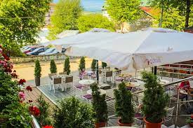 Situat in statiunea vatra dornei, in judetul suceava, hotelul minut dispune de o amplasare aparte, la baza partiei telescaun. Hotel Dorna Vatra Dornei Contact Direct