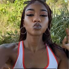 rasheeda ・・・ New Lewks Boo!!! And FYI this song Touch Ya Toes off my 2006  Album Dat Type Of Girl was one of my favs! This is where the slow slang rap