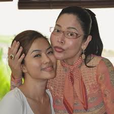 Kak nita (anita sarawak) ada hubungi kakak saya dan memberitahu dia sihat bersama suaminya iaitu abang mahadir. Bukan Hanya Linda Onn Rasa Kehilangan Anita Sarawak Malah Ramai Yang Merinduinya Nona