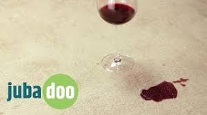 Trinken sie gerne rotwein, sollten sie die entsprechenden hilfsmittel immer in greifbarer nähe haben. Rotweinfleck Mit Salz Entfernen Youtube