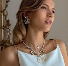 Sandra Valade's Instagram, Twitter & Facebook