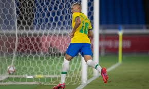 Foi com sofrimento, mas o brasil venceu e está nas quartas de final do futebol masculino nos jogos olímpicos de tóquio. Dzdqz37ygufhbm