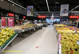 Les Trois Lecons D Auchan Supermarche La Distribution Lineaires