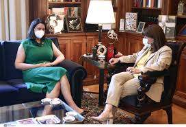 Ο φυσικός χώρος της εκπαίδευσης είναι το σχολείο. Oi Allages Poy Prow8oyntai Sthn Ekpaideysh Sto Epikentro Ths Synanthshs Sakellaropoyloy Keramews