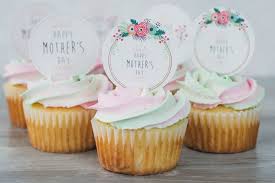 Wish a happy mother's day to your mom with these amazing mother's day cupcakes made in various designs, colors, and decorations that are easy to make. Mother S Day Cupcakes Plus Free Printable Toppers I Scream For Buttercream