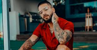 Cuando concedía una entrevista al periodista tony dandrades de univisión para el programa 'primer impacto', el cantante paisa abandonó el set luego que el reportero le interrogara sobre la polémica generada por su canción 'cuatro babys'. Index Of Media Fotos Noticias Maluma