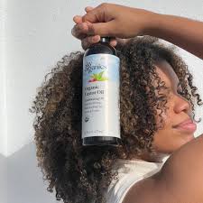 If Organic Castor Oil has a million fans, then we are one of them. If  Organic Castor Oil has one fan, that is us. Here's to one of our favorite  single-ingredient oils.