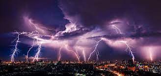 Uitspraak overvallen worden door het onweer. In Deze Populaire Vakantieoorden Kan Het Flink Onweren