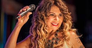 Elba maria nunes ramalho (1951), conhecida como elba ramalho, nasceu em conceição do vale do piancó, no interior da paraíba, no dia 17 de agosto de 1951. Elba Ramalho A Opcao De Nao Misturar Arte Com Politica Ideologia Os Guedes