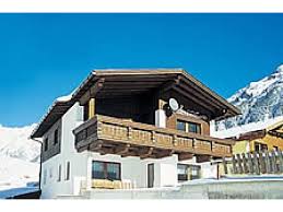 It takes 5 minute to reach the giggijoch ski elevator on foot, and the ski bus stops right in front of the door. Ferienwohnung Haus Berthold Solden Frau Angelika Gstrein