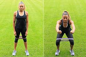 Gehe beim innenschenkel trainieren so weit nach unten, bis ein vorderes bein waagerecht ist. Fit For Life Magazin