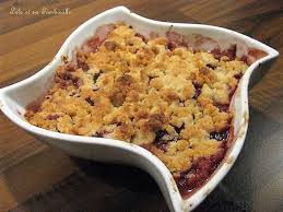 Un Dessert Bien Fruite Et Bien Savoureux Ce Crumble Poires Framboises Chocolat Blanc Nous A Enormement Plus Recettes De Cuisine Alimentation Crumble Poires
