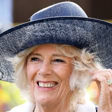 Diamond Jubilee Tour: Prince Charles and Camilla visit a farmer's market in  New Zealand