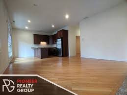 Renters slightly outnumber homeowners in. 1438 W Belmont 1438 4 Chicago Il 60657 Chicago Apartments Lakeview 4 Bedroom Apartment For Rent