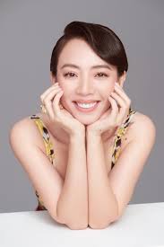 Hoa mắt trước tạo hình mới của Thu Trang, đến ông xã Tiến Luật còn nhận  nhầm là Tóc Tiên