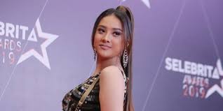 Tik tok sma goyang hot sma baju ketat | tiktok anak sekolah terbaru. Pose Seolah Telanjang Foto Anya Geraldine Jadi Sorotan Kapanlagi Com