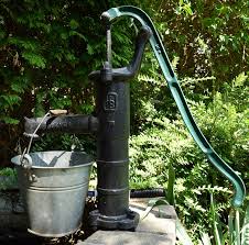 Handpumpe und fassbrunnen mit beleuchtung wasser handpumpe garten edelstahl handpumpe. Pumpe Eimer Gartenpumpe Kostenloses Foto Auf Pixabay