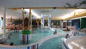 subtropisch zwembad op dit vakantiepark in drenthe buitenbad zwembad camping