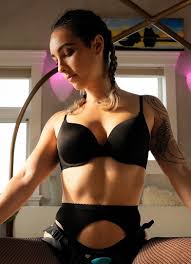 Tabby Noname - Free nude pics, galleries & more at Babepedia