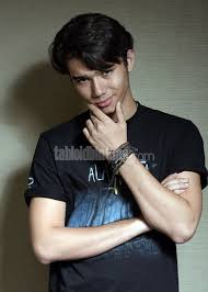 Aktor pesinetron jeff smith ditangkap terkait kasus narkoba. Jeff Smith Si Jangkung Ganteng Bintang Film Alas Pati Hutan Mati Tabloidbintang Com