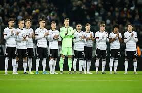Die deutsche fußballnationalmannschaft) là đội tuyển bóng đá nam quốc gia đại diện cho đức trong các giải đấu môn thể thao bóng đá nam quốc tế kể từ năm 1908. Ä'á»™i Hinh Tuyá»ƒn Ä'á»©c 2021 Danh Sach Sá»' Ao Cáº§u Thá»§ Dá»± Euro 2020