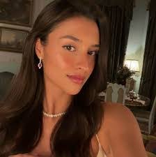 Alexandra Saint's Instagram, Twitter & Facebook