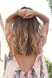 Sommer Sonne Tolle Frisur Also Geh Beach Waves Www Gofeminin De Haare Beach Schone Frisuren Surfer Haar Surfer Madchen Haare Wellige Frisuren