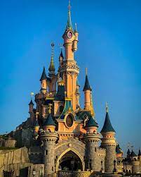 The park is based on a formula pioneered by disneyland in california and further employed at the magic kingdom in florida and tokyo disneyland in japan. Das Dornroschenschloss In Disneyland Paris Am 27 Geburtstag Des Dlp Disneyland Paris Barcelona Cathedral Disneyland