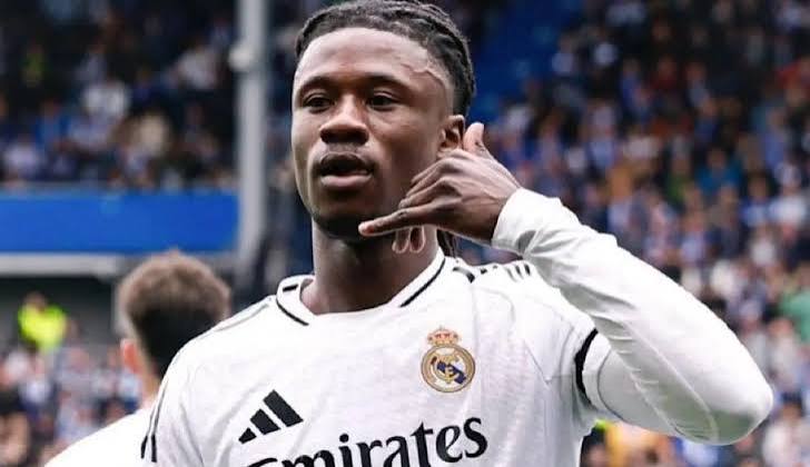 كامافينجا يحسم الجدل: لن أرحل عن ريال مدريد
