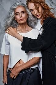 Milva incise bella ciao per la prima volta nel 1965, nella doppia versione delle mondine e dei partigiani. Milva In Volkswagen S New Automobile Advertising Spot