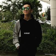 Aiman tino saat ini berusia 18 tahun dan aiman memang sudah menyukai musik sejak kecil, hal tersebut tak lepas dari bimbingan ayahnya yusri ishak yang juga merupakan finalis bintang hmi 1992. 19 Aiman Tino Ideas Kamen Rider Decade Manno Intan