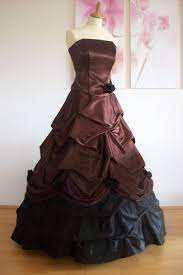 Entdecken sie die effizienten rasierer und epiliergeräte von braun für maximale präzision und sanftheit. Romantisches Brautkleid Aus Satin Braun Schwarz Kleiderfreuden