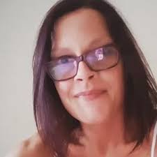 Maxine : Masters student in psychology offering online tutouring in  psychology and research methods.