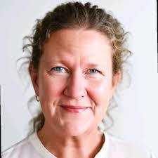 Melissa Cellucci's Instagram, Twitter & Facebook