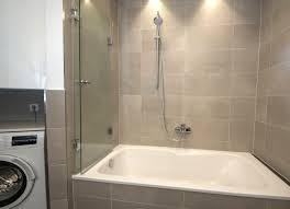 Ergänzen sie ihre badewanne mit einer duschabtrennung neben der badewanne als duschkabine oder als duschwand auf der badewanne. Glas Duschabtrennung Fur Die Badewanne Zum Wegklappen