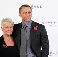 He is known for playing james bond in the eponymous film series, beginning with casino royale (2006). Daniel Craig Welt