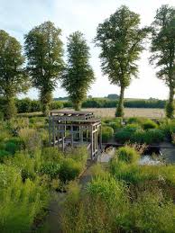Garden Visit A Green Palette At Christopher Bradley Hole S Bury Court Gardenista Garden Visits Chelsea Garden Landscape Design