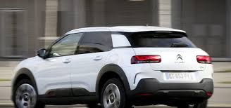 Eléments uniques du modèle, les « airbumps » intriguent. Essai Citroen C4 Cactus Notre Avis Sur La Version Puretech 130 Eat6 L Automobile Magazine