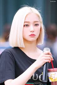 In kpop, some hair colors are trendy for short periods of time, however, red makes its way into the spotlight every season. Yeeun Pics On Twitter Hairstyle Yeeun Short Hair Short Hair Styles