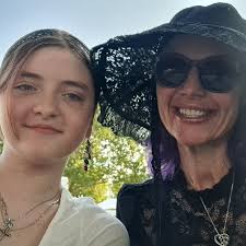 I asked for Twilight stuff for Christmas and my dad got me this French  parody 💀