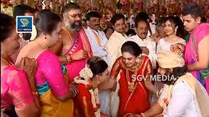 Arjun Sarja Wife And Daughter Aishwarya Wishes To Couple Dhruva Sarja And Prerana Youtube Arjun sarja family photos with wife asha rani & daughters aishwarya arjun, anjana sarja pics. arjun sarja wife and daughter aishwarya wishes to couple dhruva sarja and prerana