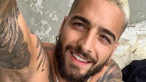 El cantante sorprendió con nuevo corte en instagram. Nuevo Look Maluma Ahora Presume De Su Pelo Rosado